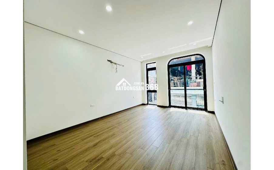 BÁN NHÀ THẠCH BÀN LONG BIÊN – 39M – 6 TẦNG – THANG MÁY – GARA Ô TÔ – 12,2 TỶ – NHÀ ĐẸP Ở NGAY